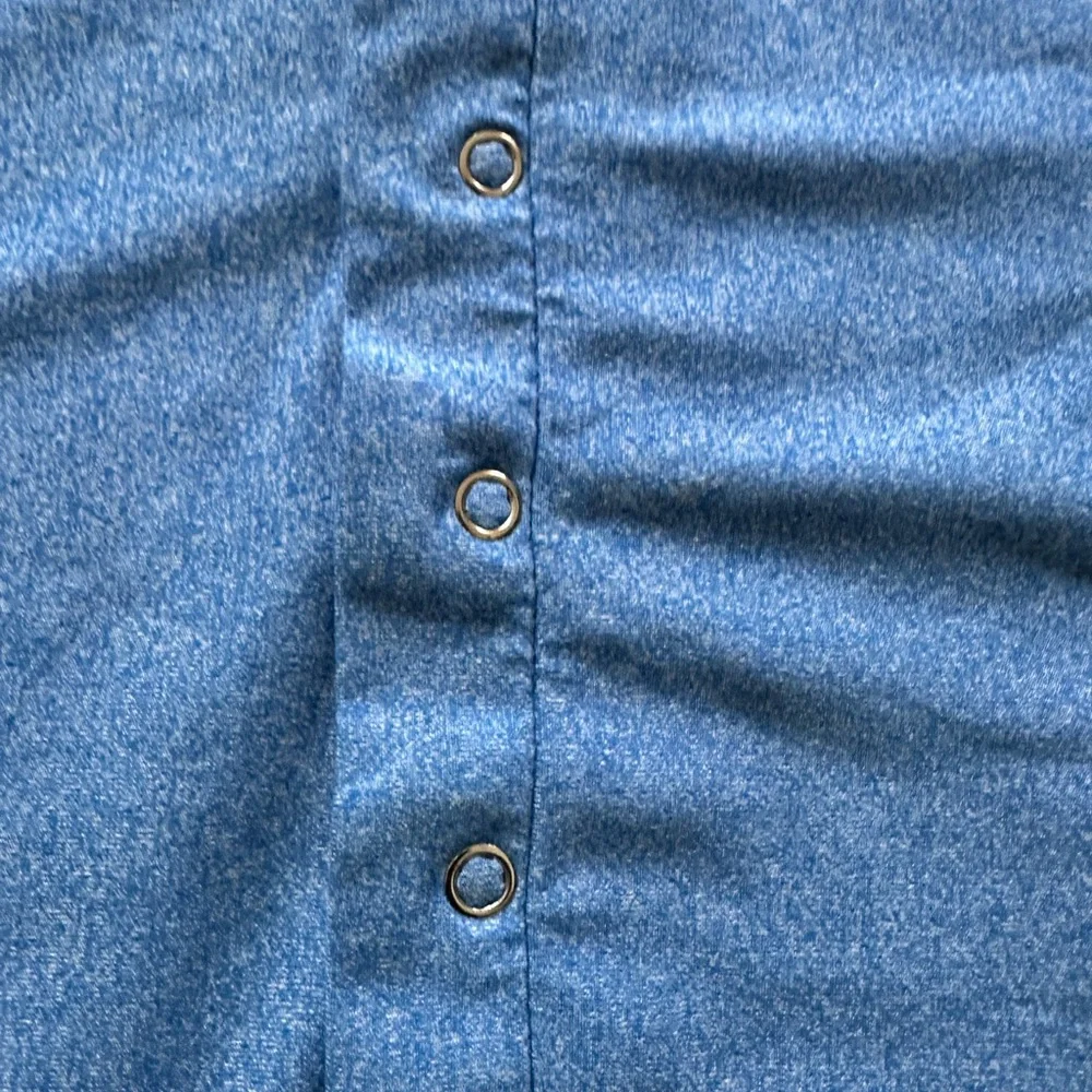 Lululemon athletica Vyniasa scarf blue logo snap button